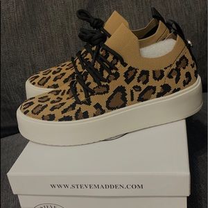 SOLD Steve Madden women’s platform sneakers sz 6